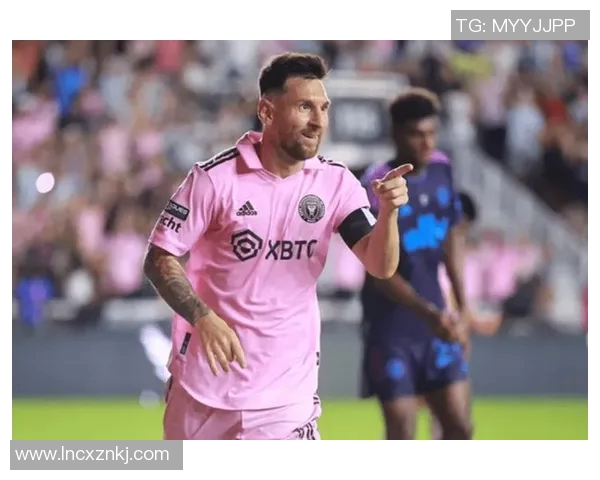 足球明星们心中的传奇球王形象与荣耀瞬间的精彩呈现