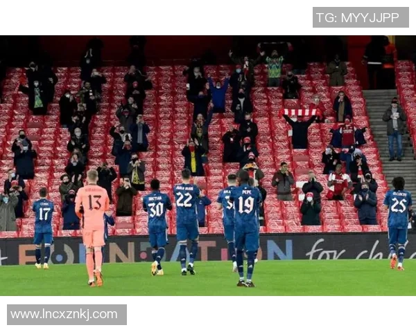 足球明星卡牌热潮席卷英超联赛引发球迷收藏热情与投资关注