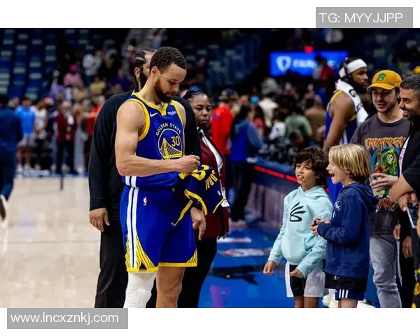 足球明星亲民一刻球迷签名背后的保镖故事揭秘