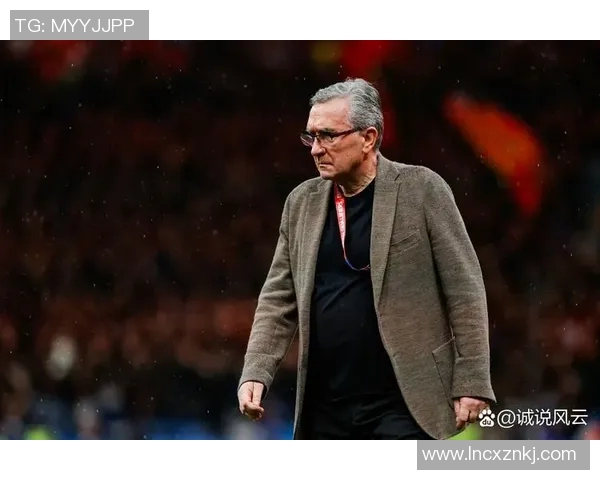 足球明星在比赛中勇救倒地球迷感人瞬间引发全场感动与热议